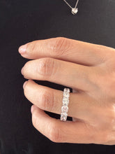 Load image into Gallery viewer, Oval cut Moissanite Ring
